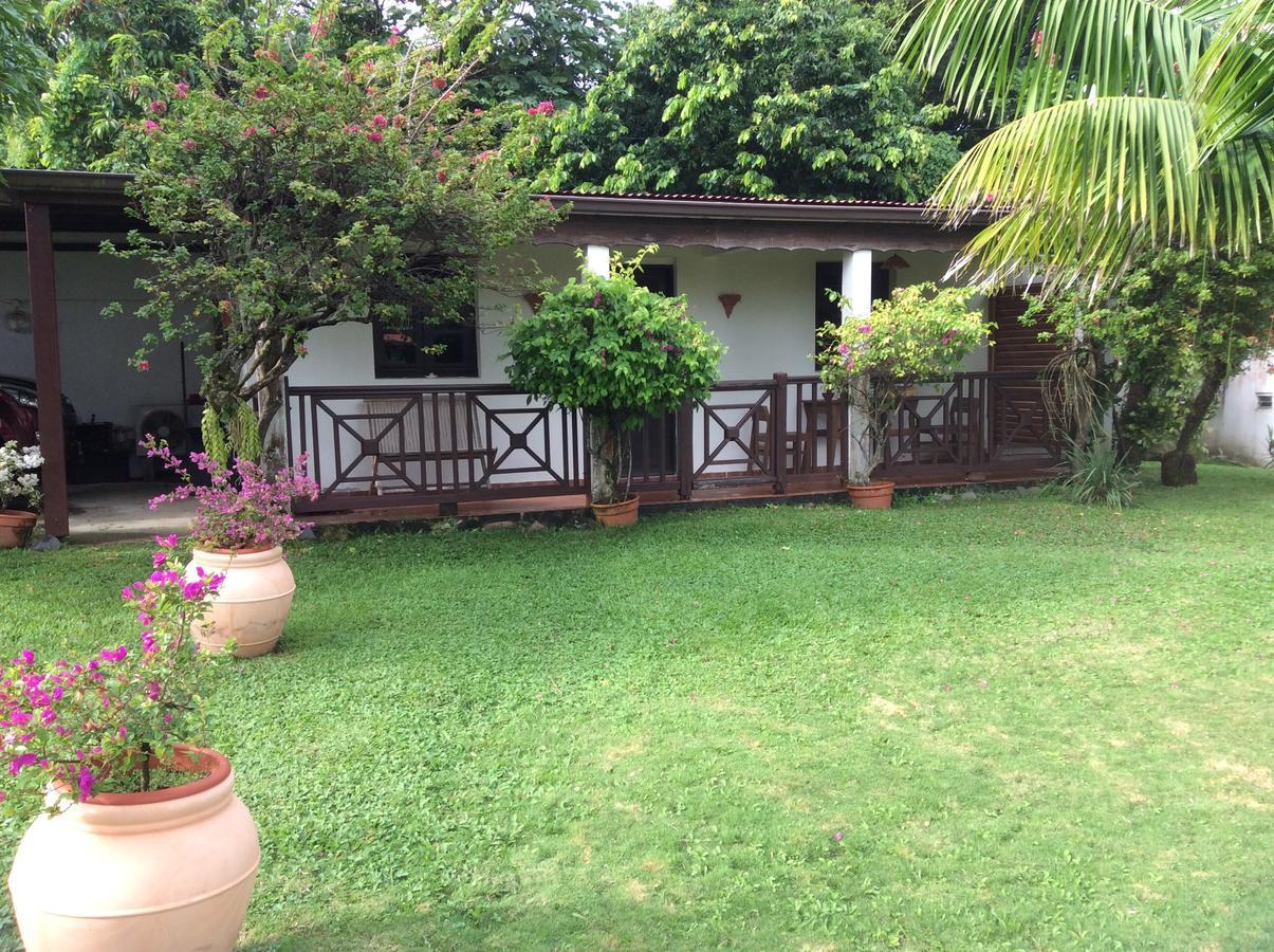 Le Bungalow Des Bougainvilliers Ducos Exterior foto
