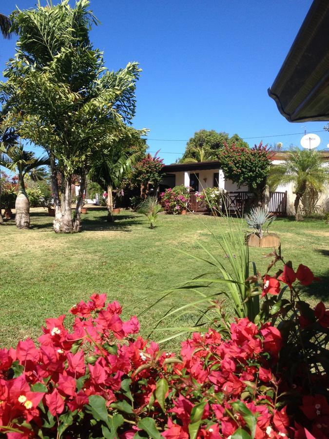 Le Bungalow Des Bougainvilliers Ducos Exterior foto